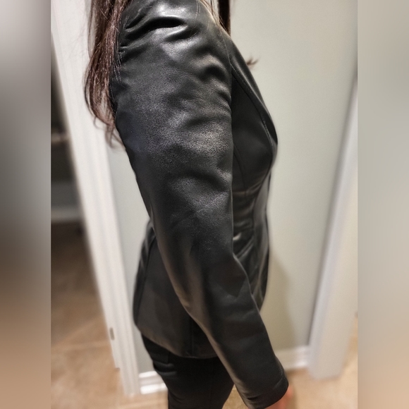 Vintage 90's, Y2k, Genuine Danier Leather Blazer/Jacket Size Small. Worn once - Picture 8 of 10